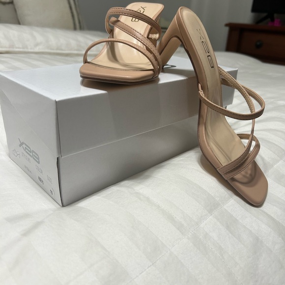 Nude strapy sandals never worn size 10 - Picture 3 of 4